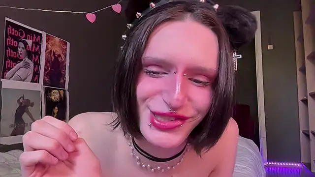 Niky Long online show from 05-18-26, 10:21