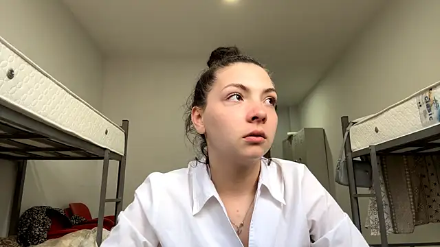 Snapshot of SharieLangan chatting on 04-15-26, 03:52 SharieLangan online show from 04-15-26, 03:52