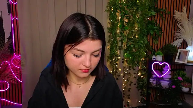 RuthRobinson online show from 04-18-26, 01:48