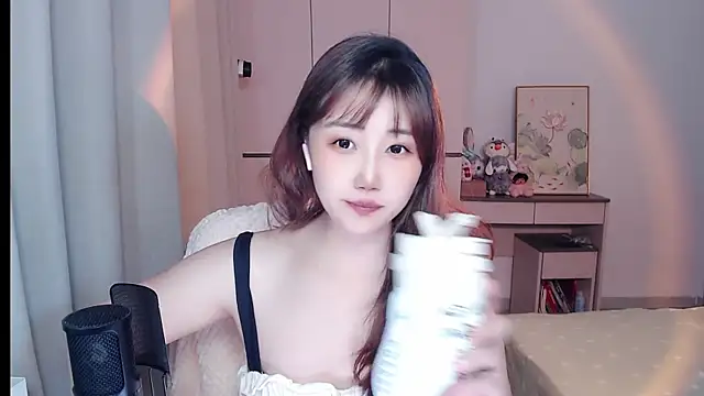 Snapshot of MissBunny_2026 chatting on 05-12-26, 02:03 MissBunny 2026 online show from 05-12-26, 02:03