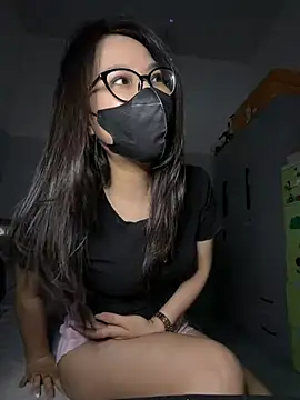 Snapshot of ZzyzyZ-009 chatting on 05-15-26, 04:58 ZzyzyZ-009 online show from 05-15-26, 04:58