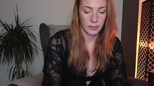 Snapshot of Sharon_Red chatting on 10-04-25, 03:43 Sharon Red online show from 10-04-25, 03:43