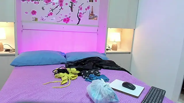 TaylorBloom online show from 04-21-26, 11:38
