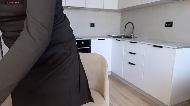 Molly Beauti online show from 04-14-26, 05:02