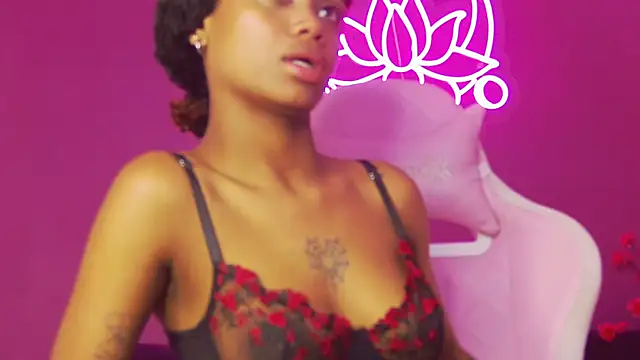 Spicy Cinammon online show from 04-21-26, 01:42