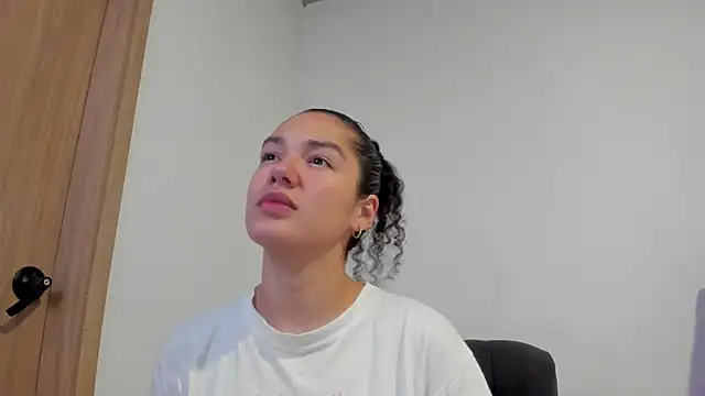 MiaRouseex online show from 05-19-26, 04:19