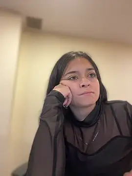 Snapshot of Selene__Ferrer chatting on 06-17-26, 01:23 Selene Ferrer online show from 06-17-26, 01:23