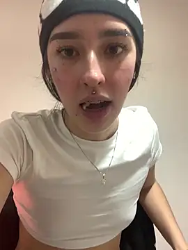 NickieCute- online show from 04-15-26, 08:09