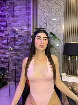 Snapshot of evelyn_hills chatting on 04-14-26, 01:28 evelyn hills online show from 04-14-26, 01:28