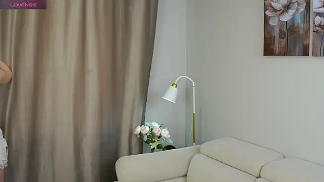 RenateVashaw online show from 05-03-26, 07:25