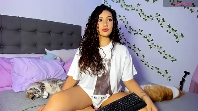 Snapshot of Charlotte_james1 chatting on 07-11-26, 01:52 Charlotte james1 online show from 07-11-26, 01:52