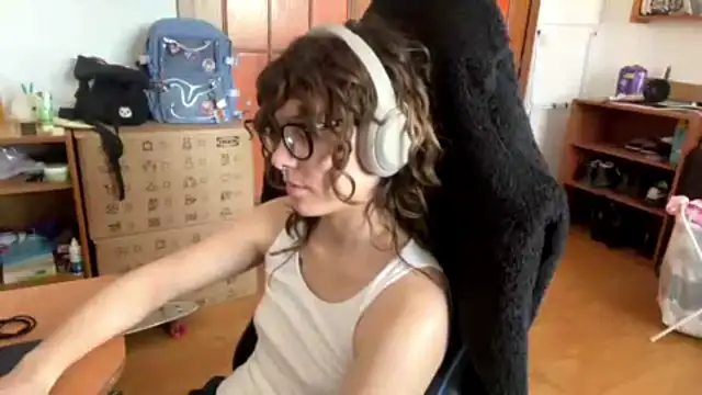 PillowPeachX online show from 05-04-26, 02:46