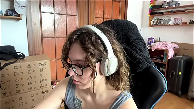 PillowPeachX online show from 05-19-26, 09:37
