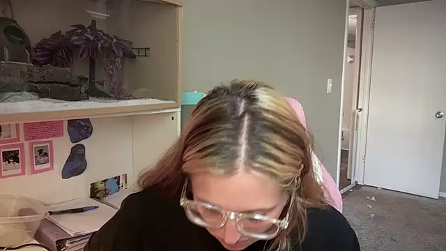 MUSCLEMOMMY1365 online show from 04-26-26, 02:59