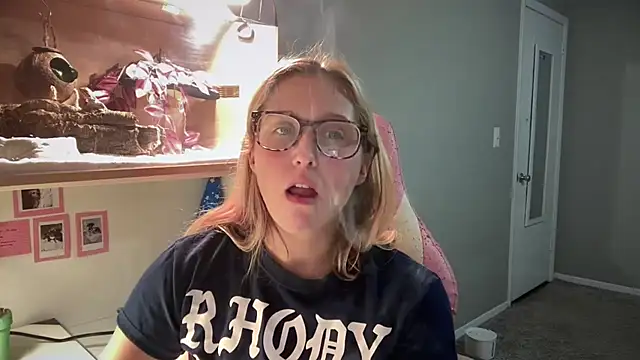 MUSCLEMOMMY1365 online show from 06-11-26, 01:16