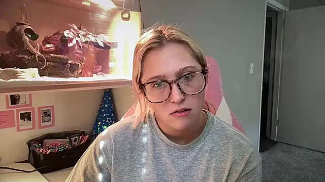 MUSCLEMOMMY1365 online show from 06-11-26, 09:46