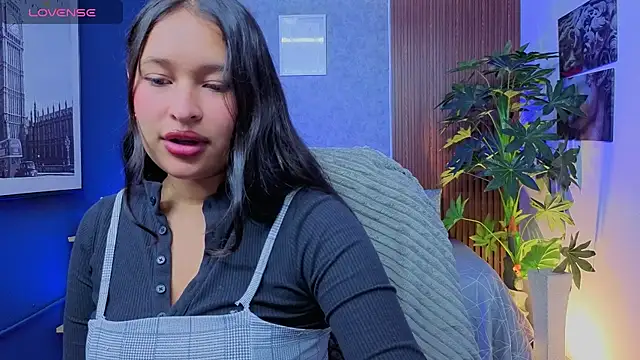 Snapshot of Milenka-5 chatting on 05-09-26, 08:36 Milenka-5 online show from 05-09-26, 08:36