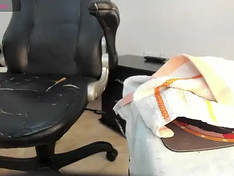 Victoria Jim online show from 04-18-26, 07:07