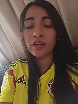 DaniellaGiraldo online show from 06-17-26, 02:29