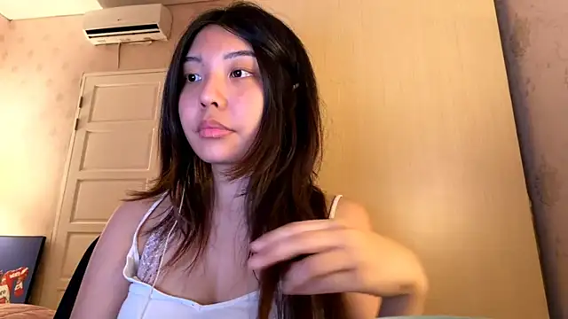 MinnaHannaman online show from 04-17-26, 04:48