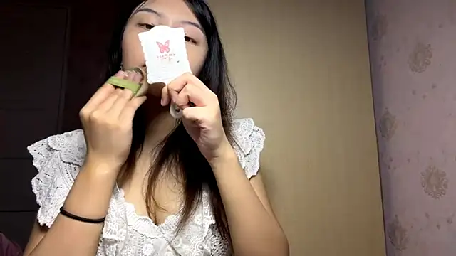 MinnaHannaman online show from 04-18-26, 03:43