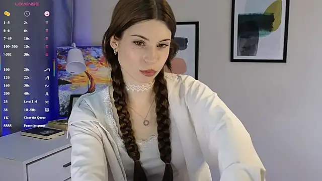 Umia Bordered online show from 05-14-26, 04:14