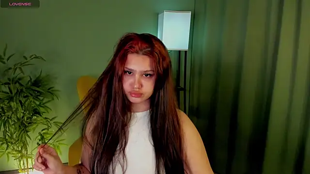 nicolewoss online show from 04-19-26, 04:12