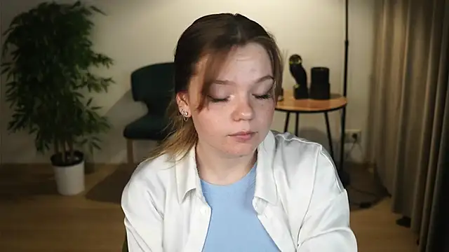 Snapshot of MarloEinck chatting on 04-15-26, 05:42 MarloEinck online show from 04-15-26, 05:42