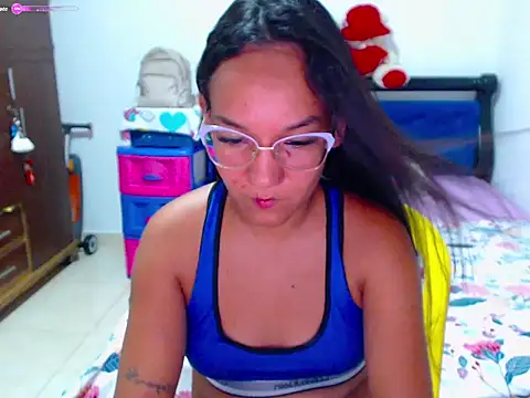 Snapshot of Roseluxs chatting on 05-14-26, 12:50 Roseluxs online show from 05-14-26, 12:50