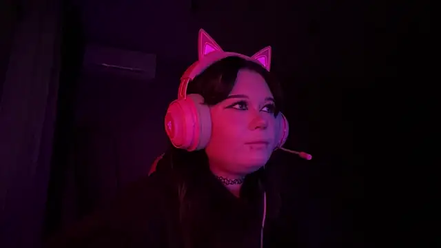 Snapshot of Alinalovelove chatting on 04-15-26, 05:09 Alinalovelove online show from 04-15-26, 05:09