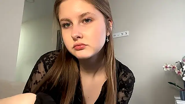 Snapshot of Wellabern chatting on 04-25-26, 01:36 Wellabern online show from 04-25-26, 01:36