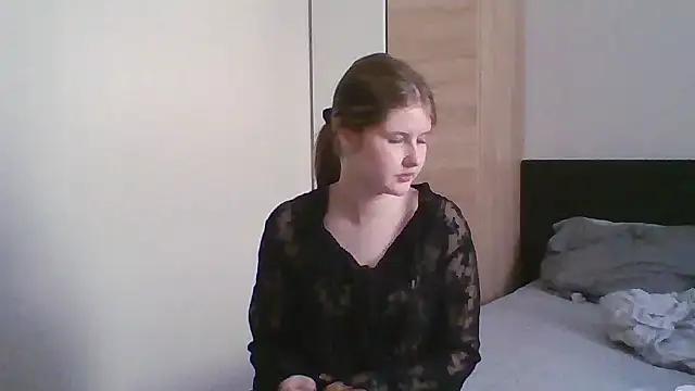 Snapshot of Wellabern chatting on 05-18-26, 01:28 Wellabern online show from 05-18-26, 01:28