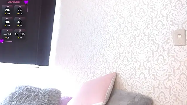 Snapshot of Annyrosse00 chatting on 07-19-26, 08:01 Annyrosse00 online show from 07-19-26, 08:01
