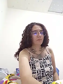 Snapshot of Aura_Phone chatting on 05-18-26, 03:02 Aura Phone online show from 05-18-26, 03:02