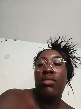 Snapshot of KaleaEbony chatting on 04-26-26, 04:32 KaleaEbony online show from 04-26-26, 04:32
