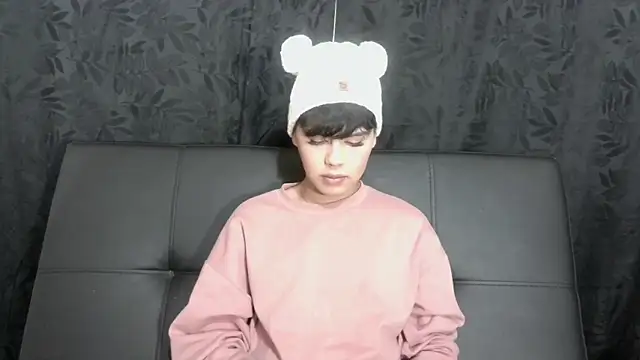 Snapshot of Felipe_Kold chatting on 05-04-26, 01:12 Felipe Kold online show from 05-04-26, 01:12
