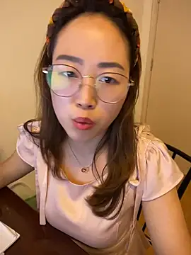 Snapshot of siler25 chatting on 06-25-26, 06:29 siler25 online show from 06-25-26, 06:29
