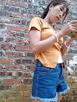 Elena Mia online show from 05-20-26, 07:14