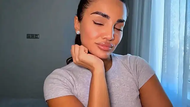 Snapshot of MelindaReny chatting on 04-22-26, 02:40 MelindaReny online show from 04-22-26, 02:40