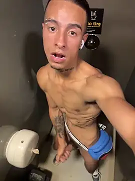 willclayy online show from 05-11-26, 04:04