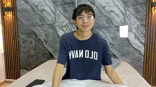 NoahWalker   online show from 05-04-26, 11:06