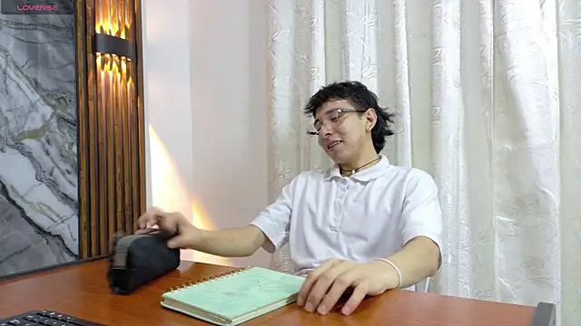 Snapshot of NoahWalker__ chatting on 07-09-26, 11:25 NoahWalker online show from 07-09-26, 11:25