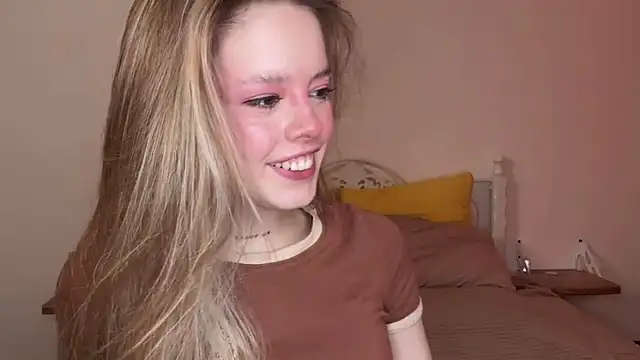 Catrinee online show from 05-12-26, 04:37
