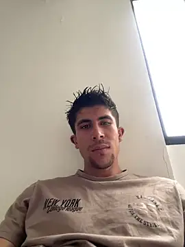 Luis-avatar online show from 04-24-26, 06:43