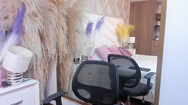 mia  evans  online show from 07-27-26, 01:18