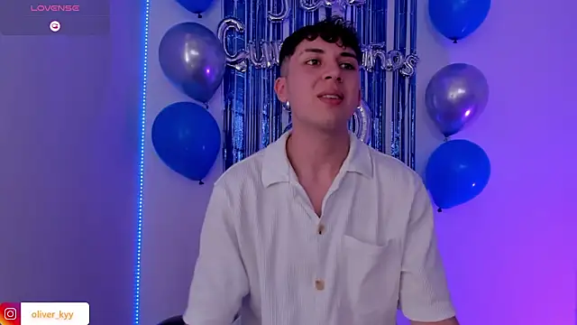 Snapshot of OLIVER_K chatting on 06-11-26, 05:55 OLIVER K online show from 06-11-26, 05:55