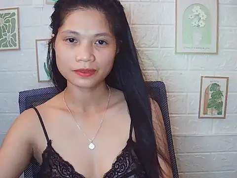 -Lucie-e online show from 05-18-26, 04:07