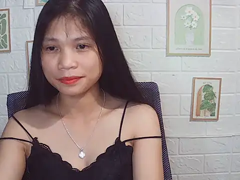 -Lucie-e online show from 05-18-26, 04:13