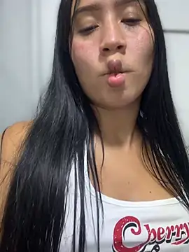 Snapshot of Sexysoeh chatting on 05-20-26, 01:56 Sexysoeh online show from 05-20-26, 01:56