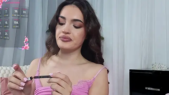 SweetAuraa online show from 06-17-26, 01:34